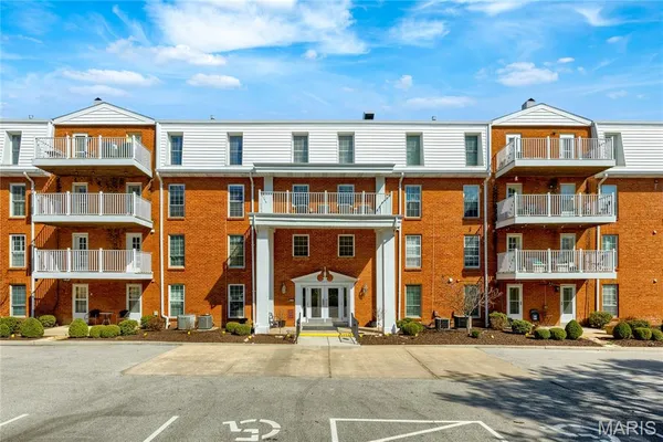 $199,000 | 14443 Bantry Lane, Unit 24, Chesterfield, MO 63017