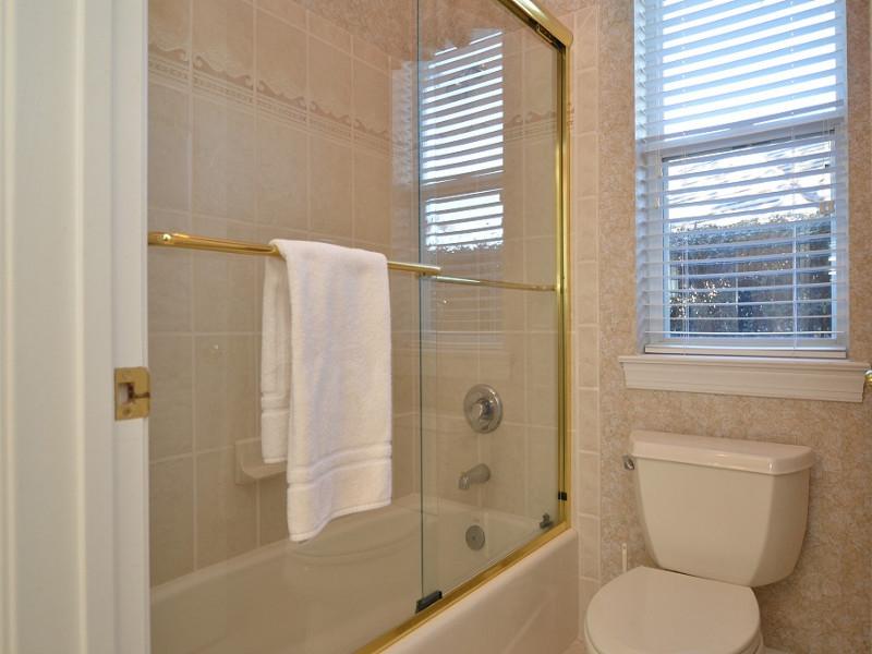 4398 Stonebridge Road Destin, FL 32541 - Photo 42 of 115 JACK AND JILL BATHROOM VIEW 2