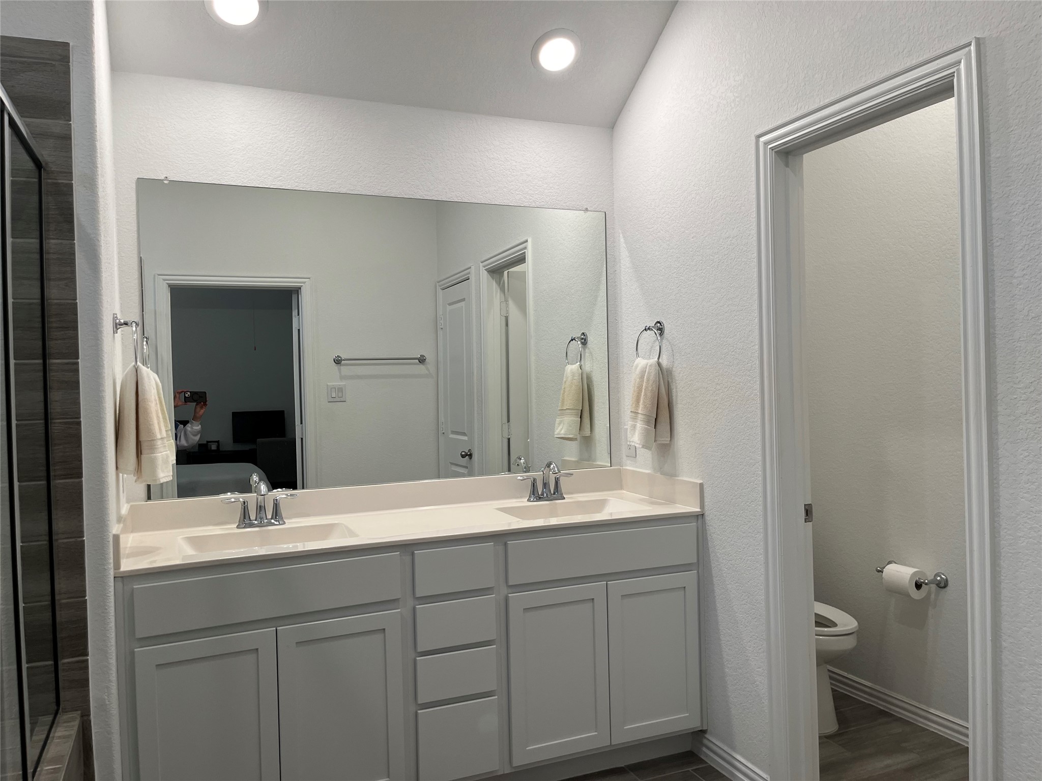 14242 Amherst Mdw Trail Rosharon, TX 77583 - Photo 25 of 36 Double Vanity in Primary Bathroom