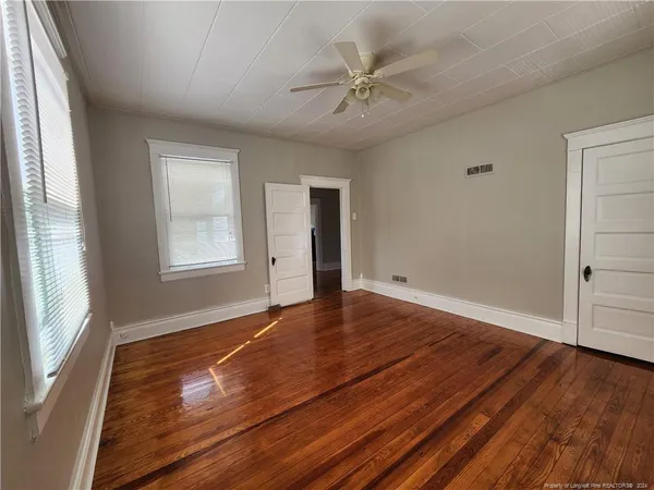 $1,000 | 205 West 9th Street, Lumberton, NC 28358