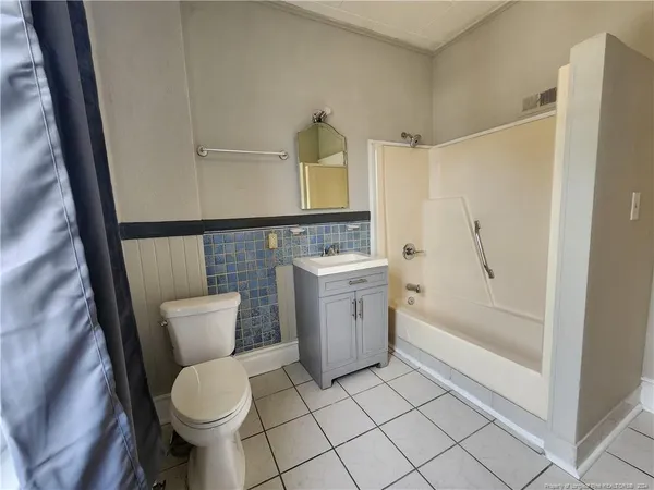 $1,000 | 205 West 9th Street, Lumberton, NC 28358