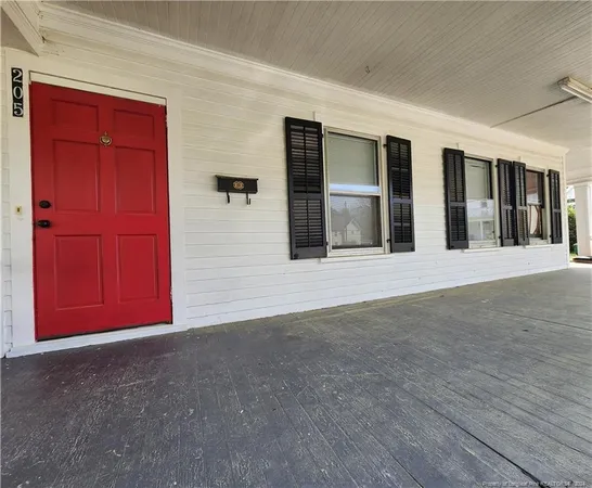 $1,000 | 205 West 9th Street, Lumberton, NC 28358