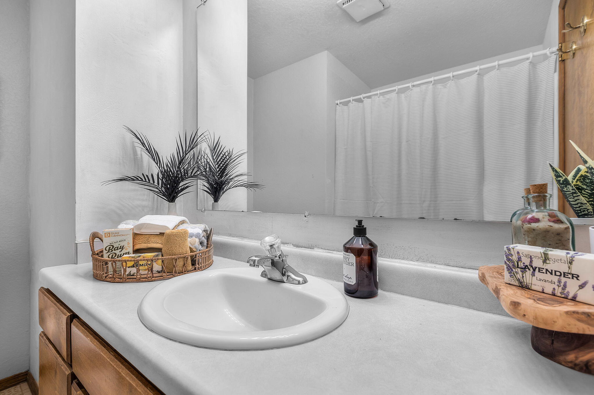 1728 Northeast Carson Way Bend, OR 97701 - Photo 18 of 33 Hall Bath