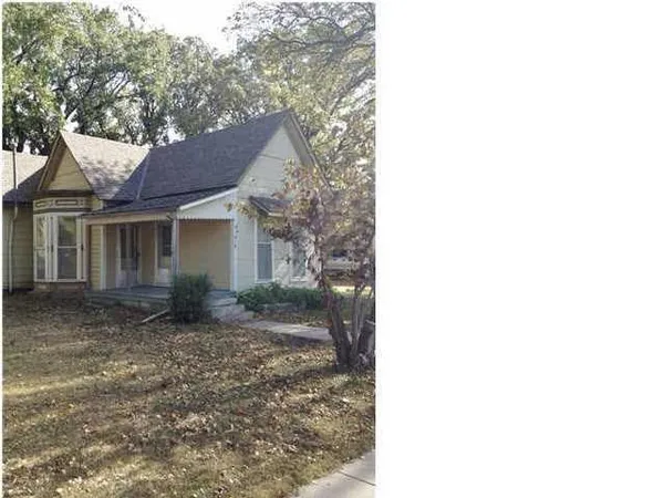 $700 | 616 Commercial Sedgwick Ks 67135, Sedgwick, KS 67135