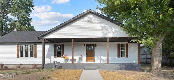 $269,000 | 611 South Cowgill Street, Carl Junction, MO 64834