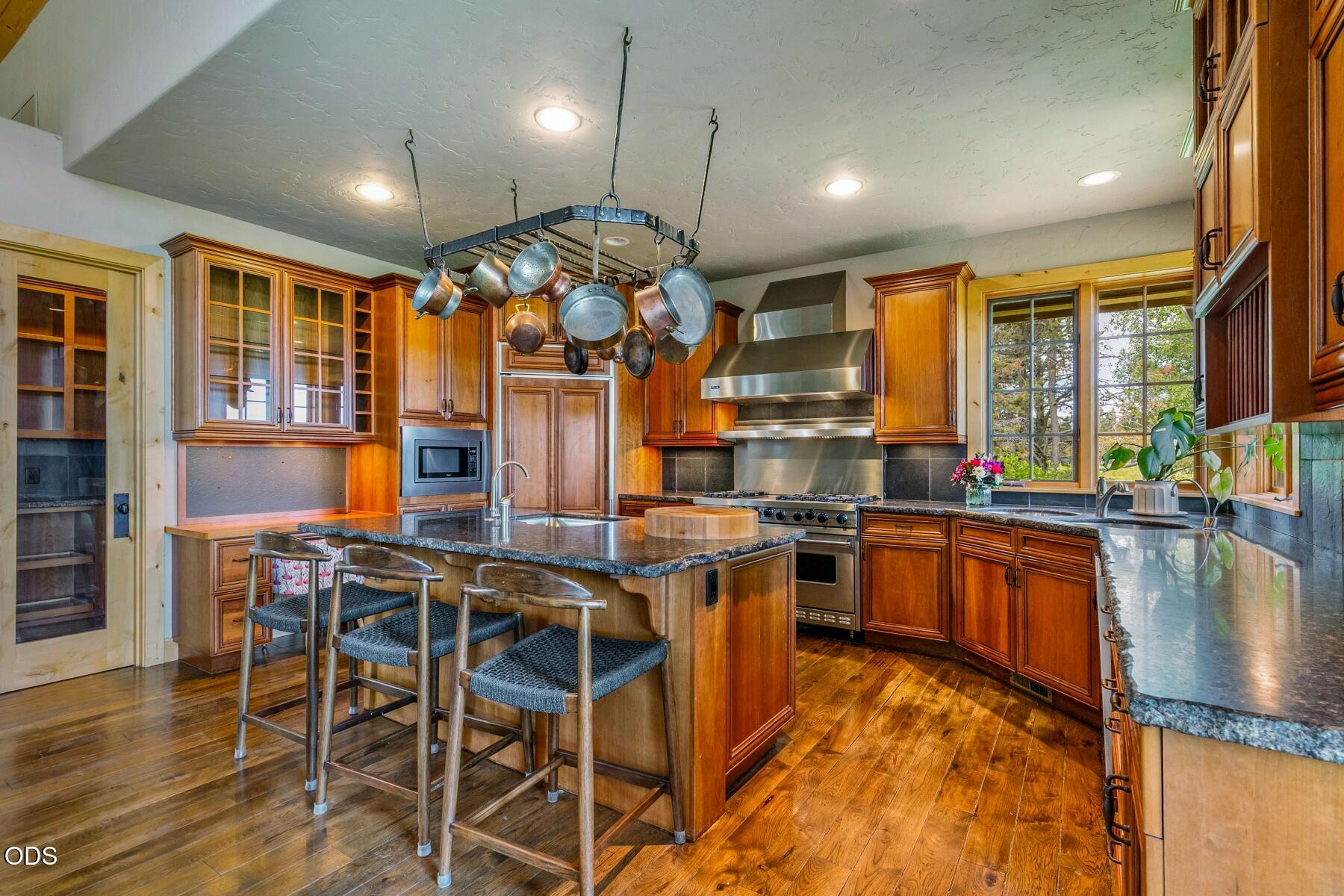 55383 Huntington Road Bend, OR 97707 - Photo 11 of 47