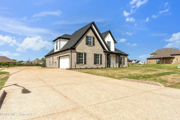 $413,900 | 7455 Newbury Drive, Olive Branch, MS 38654