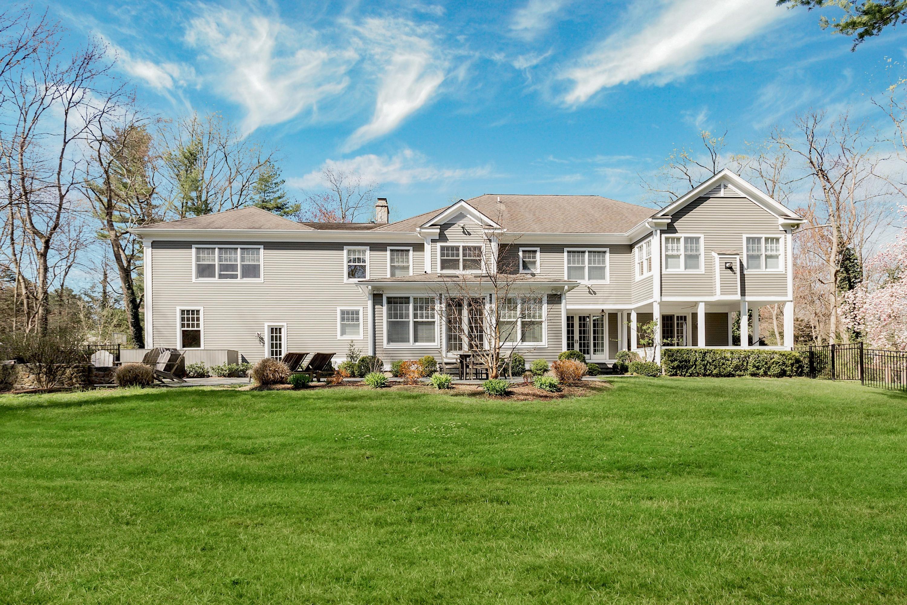 5 Old Parish Road Darien, CT 06820 - Photo 39 of 40 a front view of a house with a garden