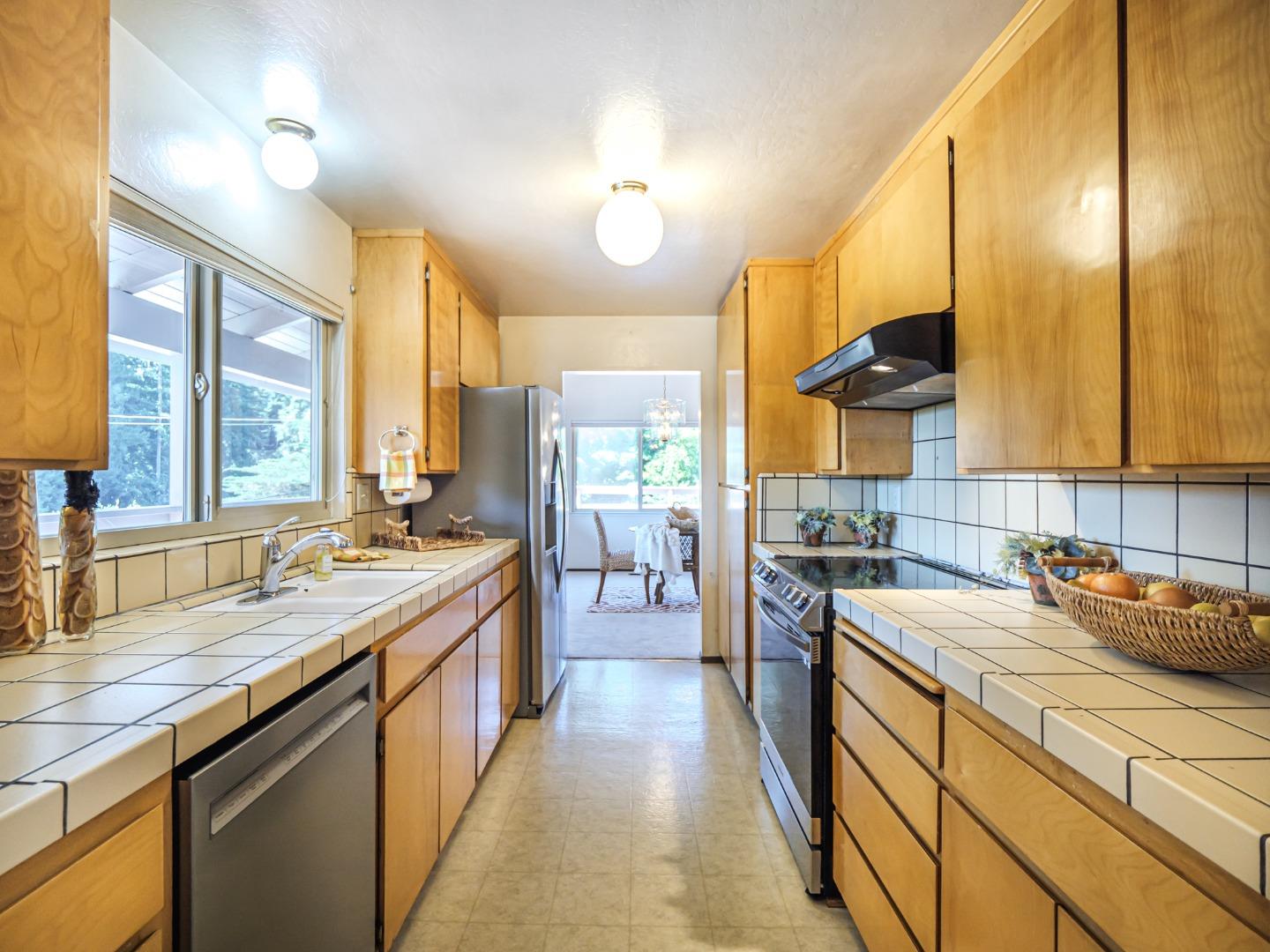 2759 Valencia Road Aptos, CA 95003 - Photo 10 of 56 Gallery Image 10