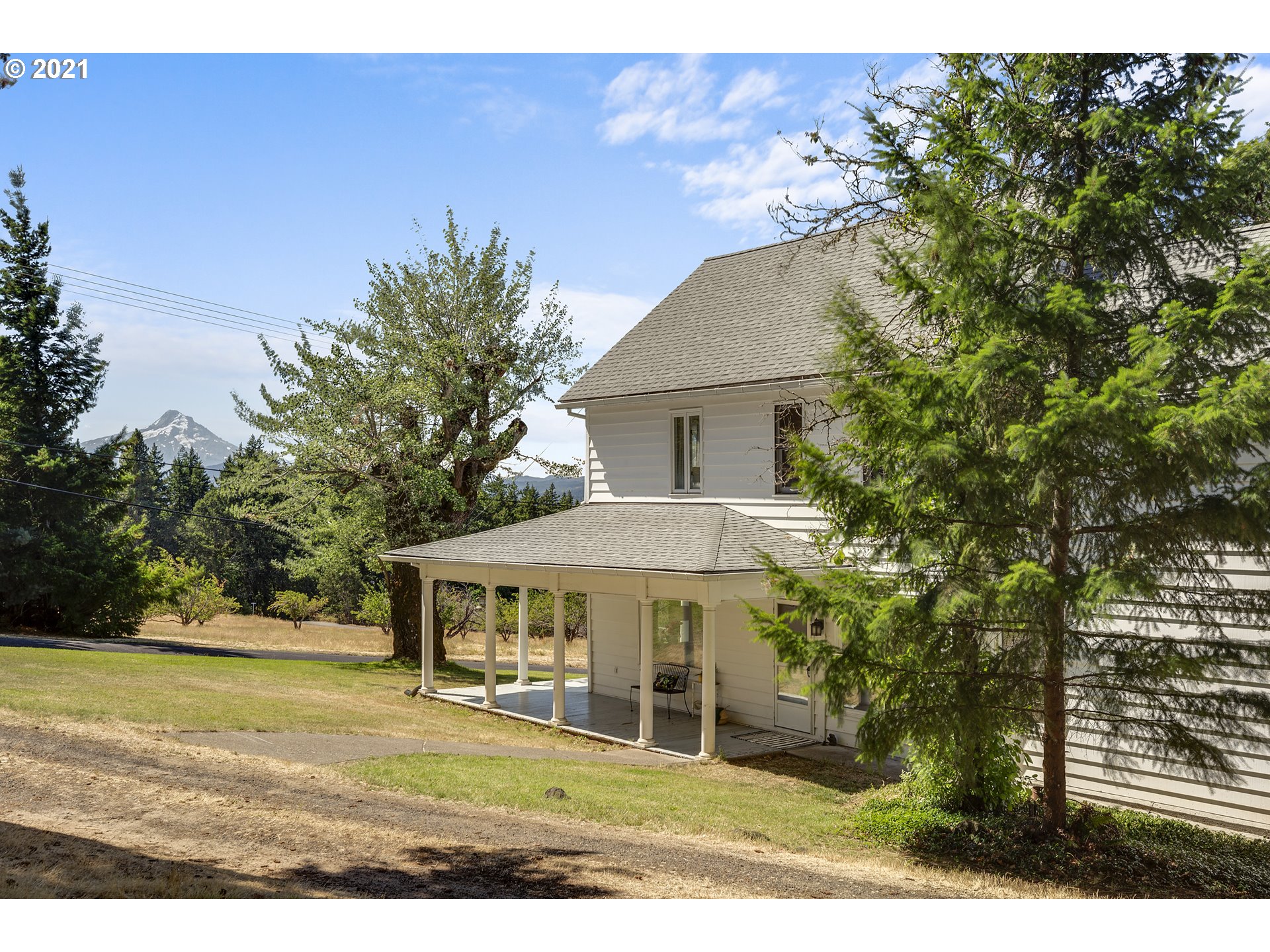 150 Southwest Eyrie Road White Salmon, WA 98672 - Photo 2 of 32 Gallery Image 2