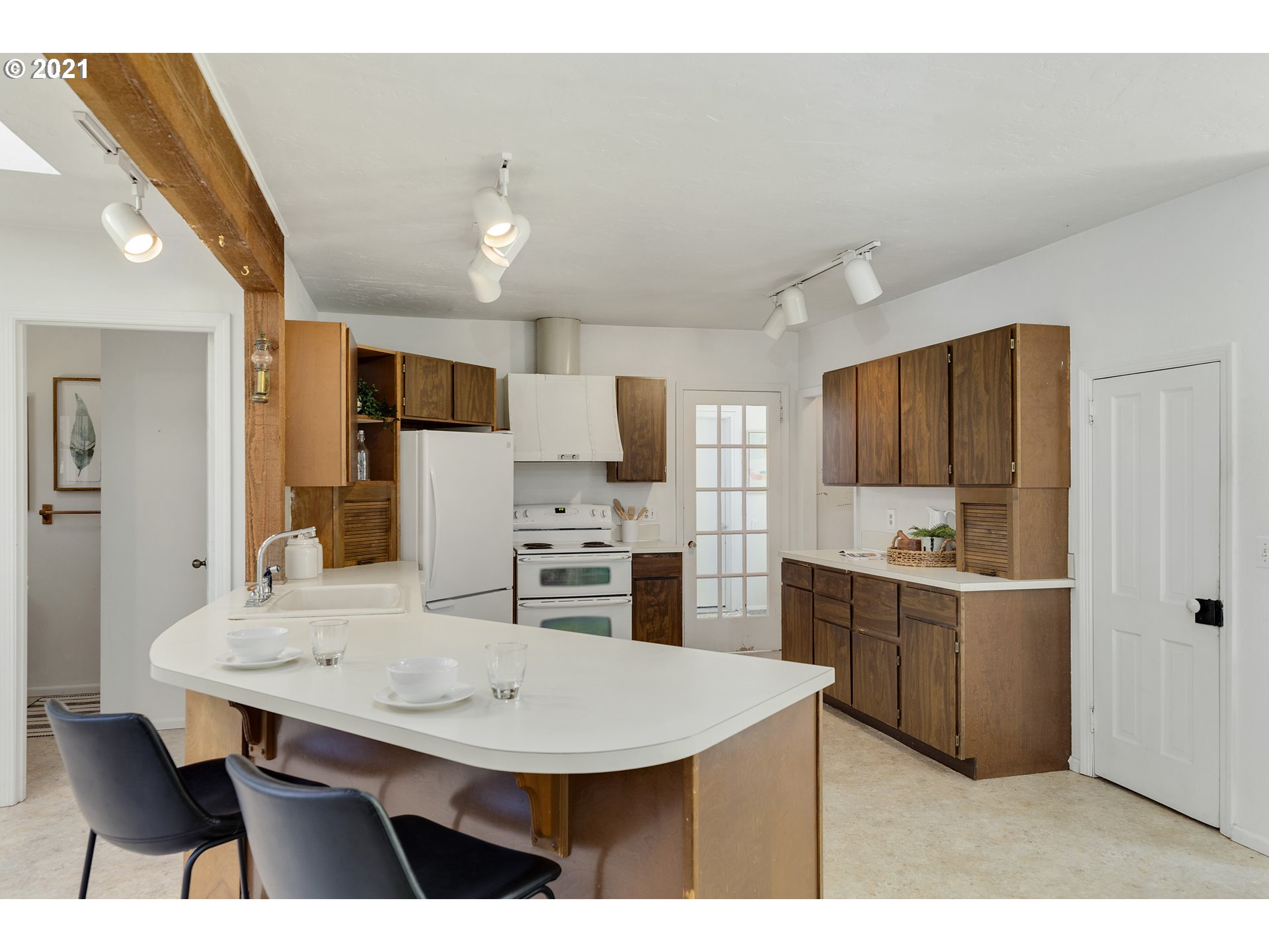150 Southwest Eyrie Road White Salmon, WA 98672 - Photo 11 of 32 Gallery Image 11