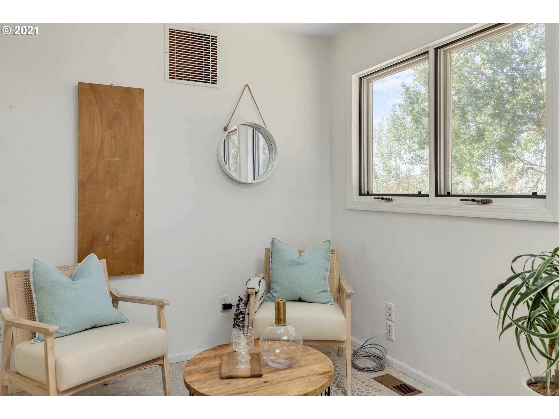 150 Southwest Eyrie Road White Salmon, WA 98672 - Photo 13 of 32 Gallery Image 13
