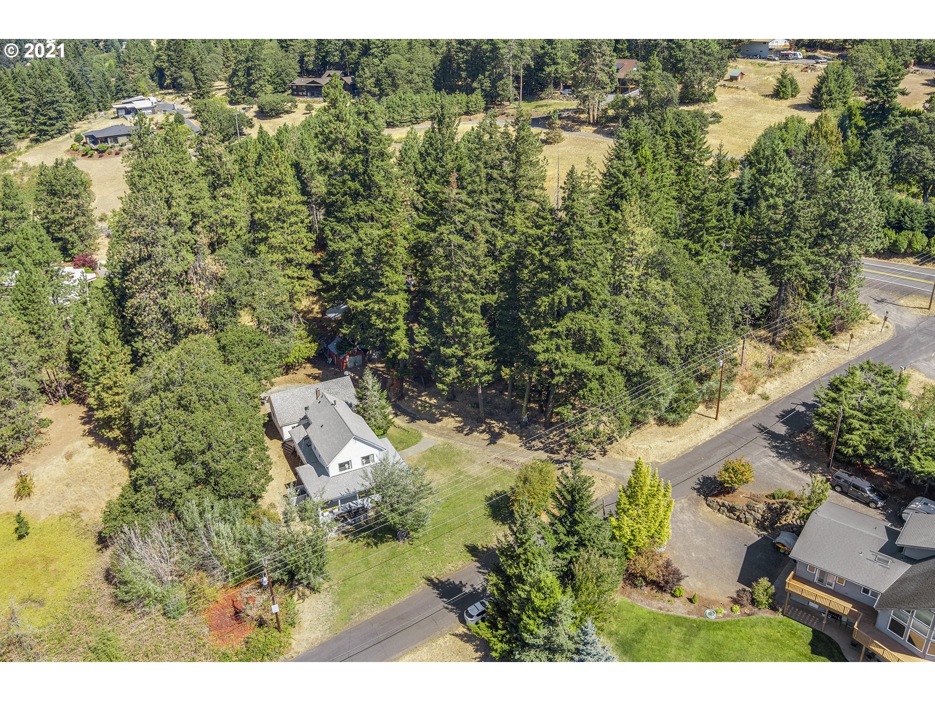 150 Southwest Eyrie Road White Salmon, WA 98672 - Photo 3 of 32 Gallery Image 3