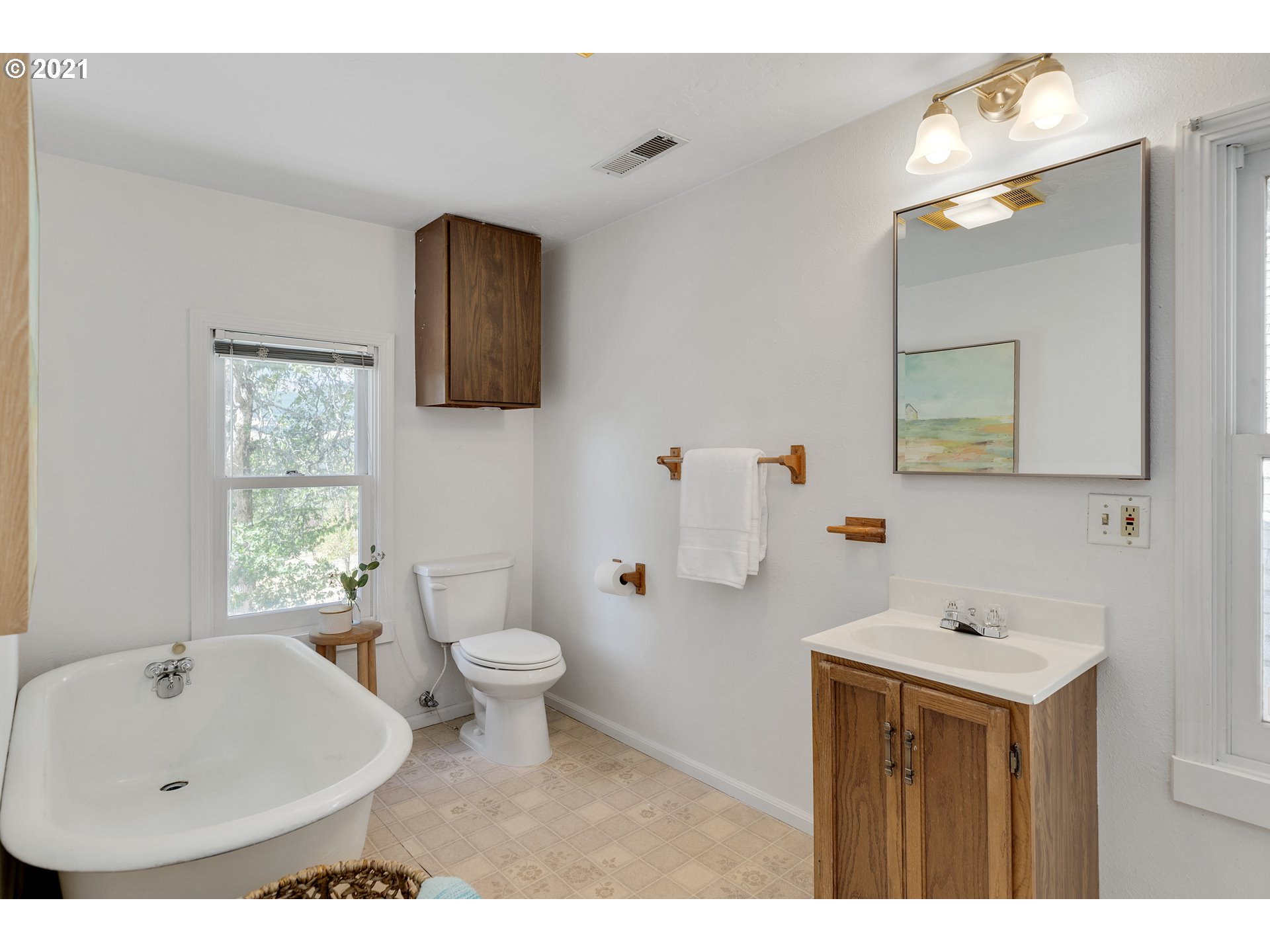 150 Southwest Eyrie Road White Salmon, WA 98672 - Photo 22 of 32 Gallery Image 22