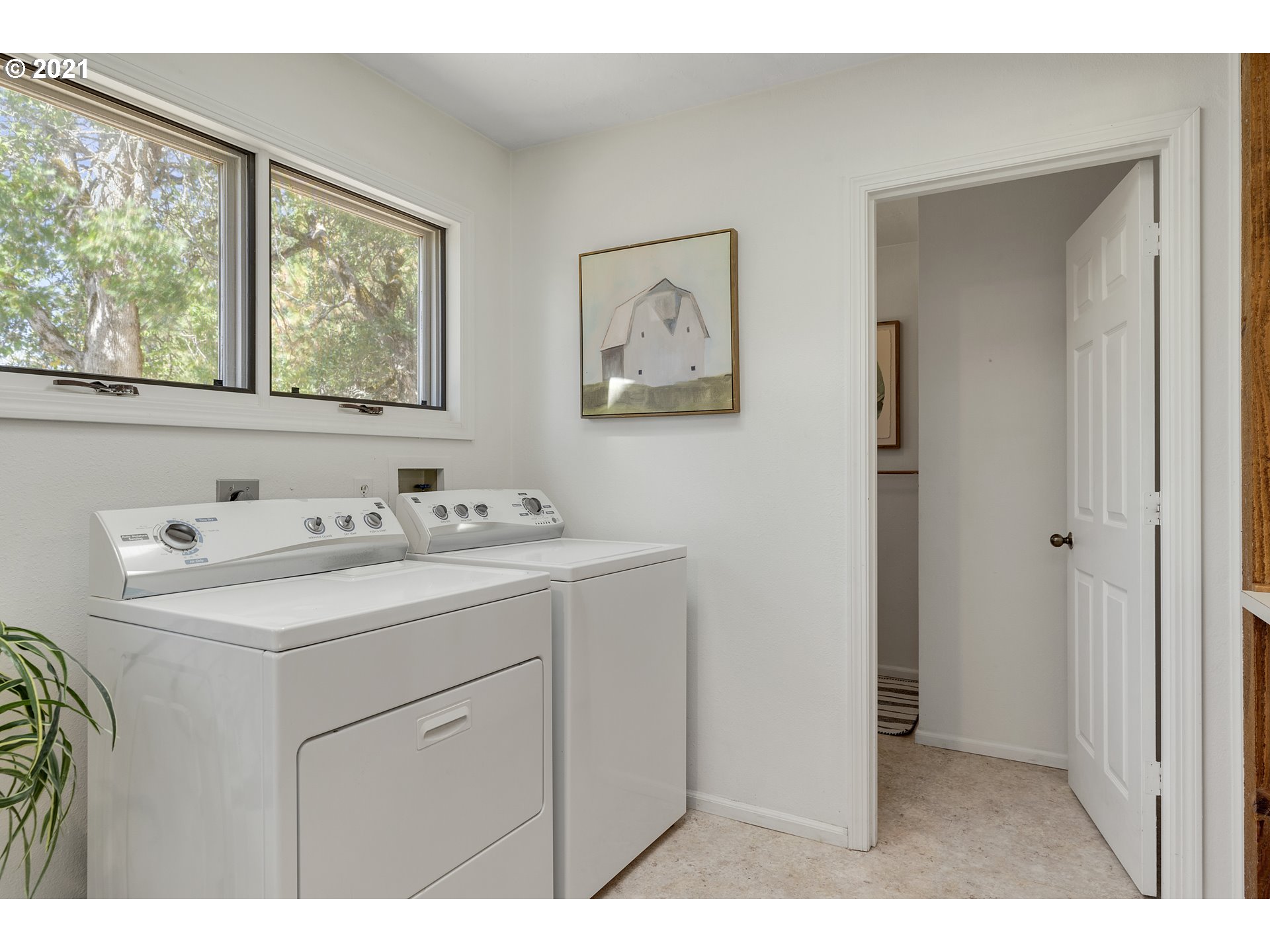 150 Southwest Eyrie Road White Salmon, WA 98672 - Photo 23 of 32 Gallery Image 23