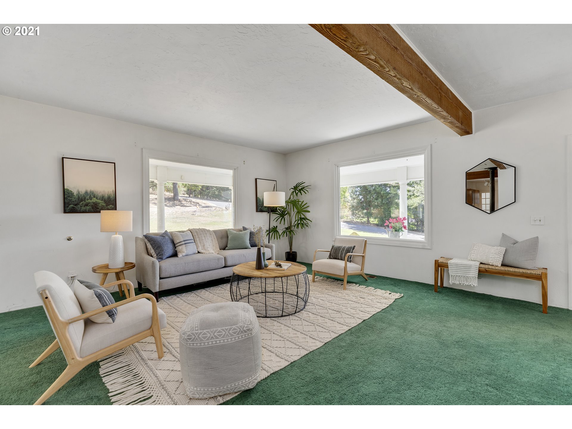 150 Southwest Eyrie Road White Salmon, WA 98672 - Photo 4 of 32 Gallery Image 4