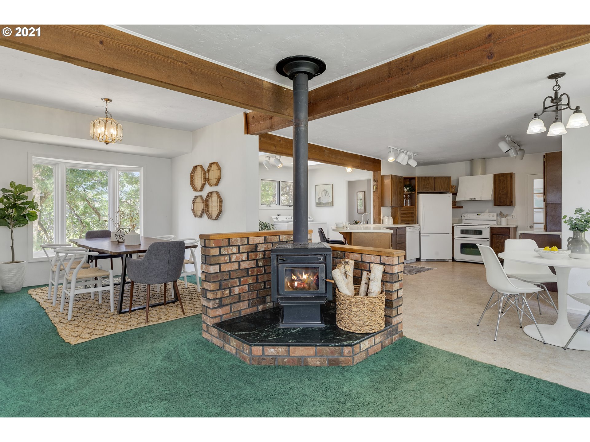 150 Southwest Eyrie Road White Salmon, WA 98672 - Photo 8 of 32 Gallery Image 8
