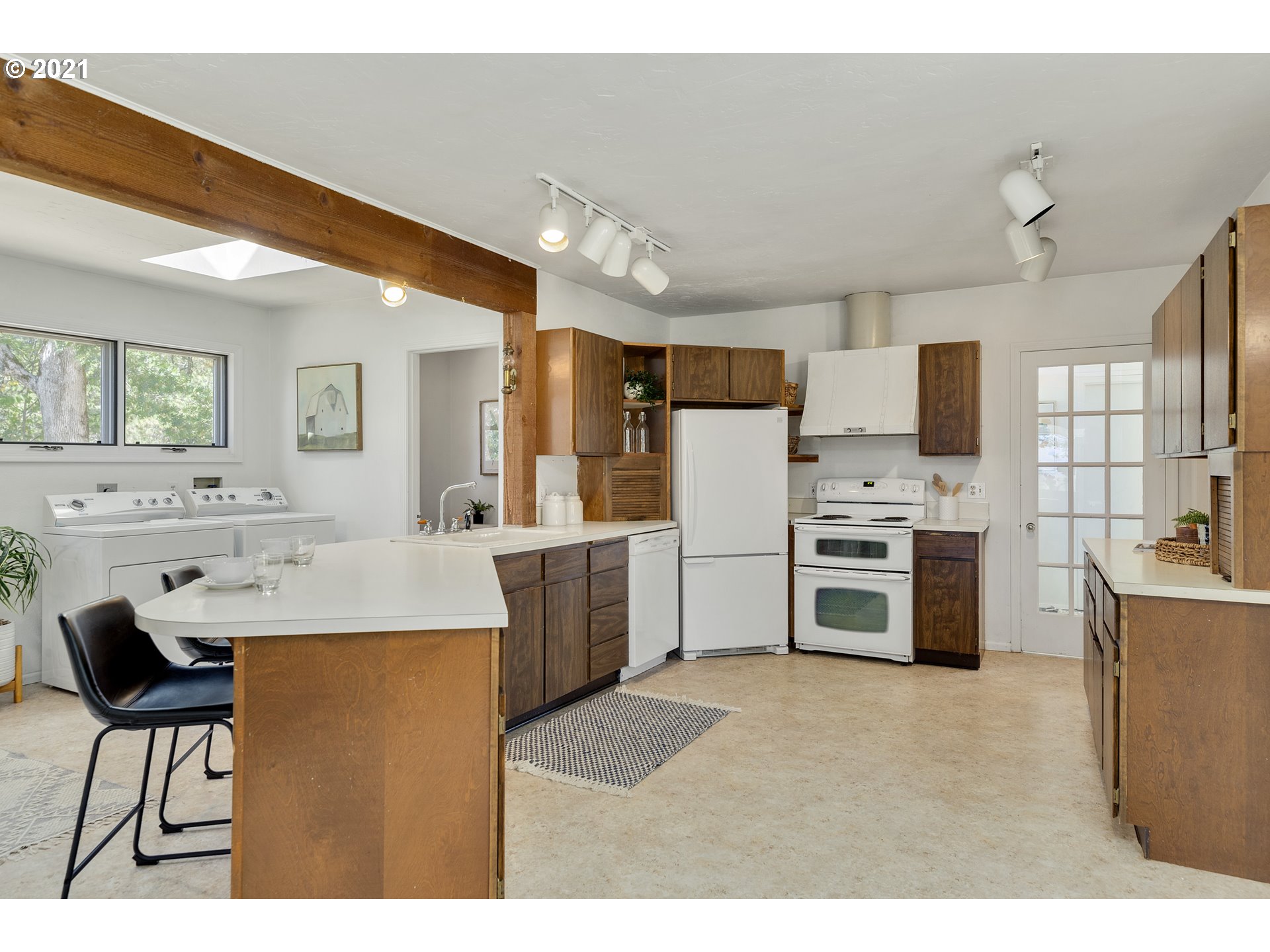 150 Southwest Eyrie Road White Salmon, WA 98672 - Photo 10 of 32 Gallery Image 10