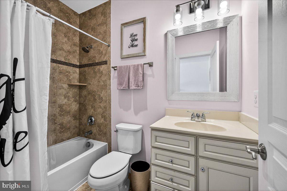 42458 Reservoir Ridge Place Ashburn, VA 20148 - Photo 56 of 80 Ensuite Bath for Bedroom 3