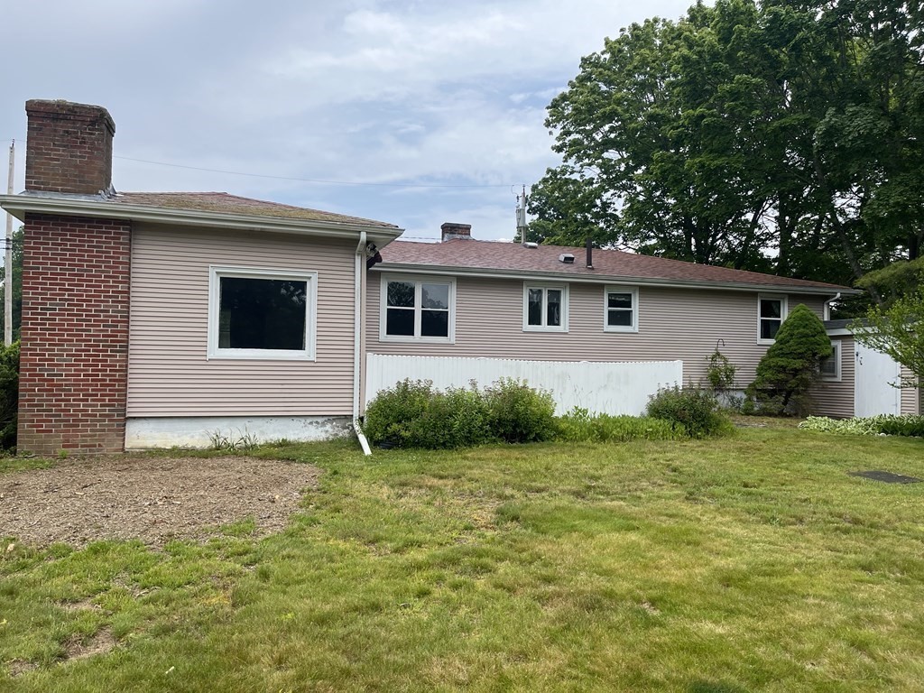 111 Pearse Road Swansea, MA 02777 - Photo 3 of 42 Gallery Image 3