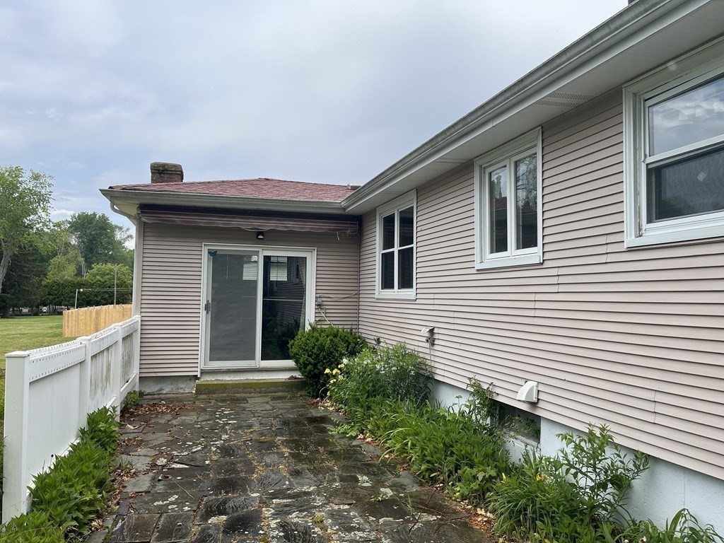 111 Pearse Road Swansea, MA 02777 - Photo 4 of 42 Gallery Image 4