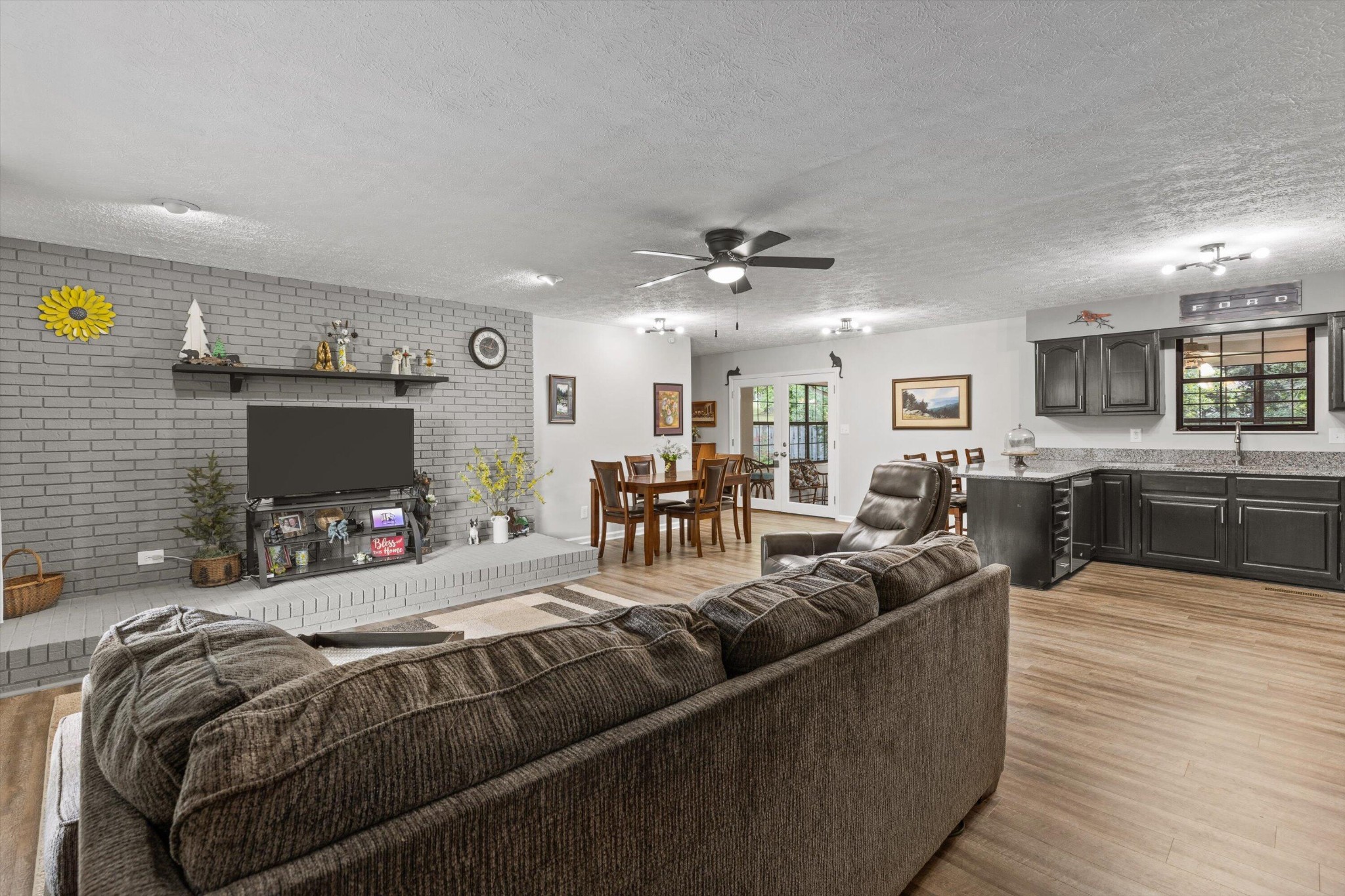 325 Poplar Street Sevierville, TN 37862 - Photo 5 of 43 Gallery Image 5