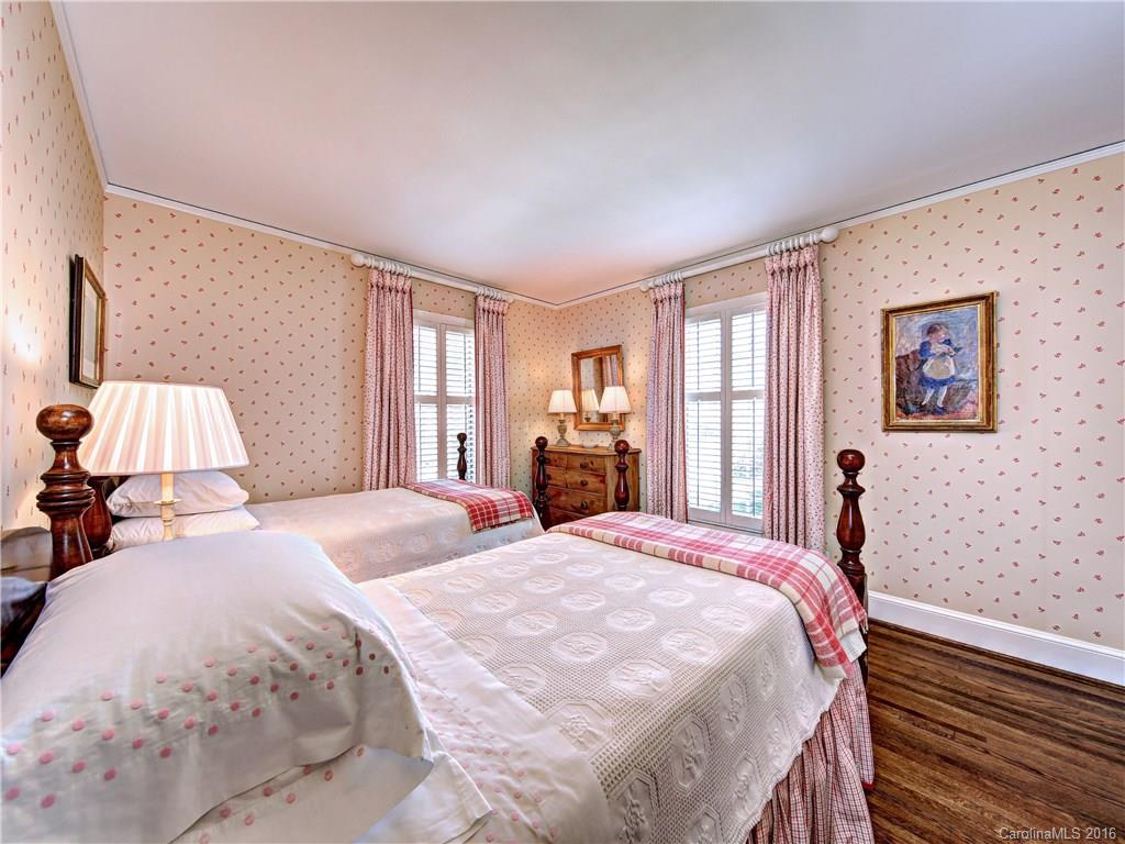 1100 Bolling Road Charlotte, NC 28207 - Photo 17 of 24 Gallery Image 17