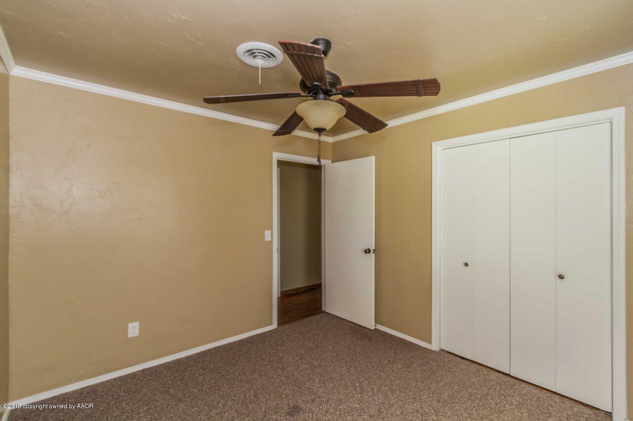 5337 Whitney Lane Amarillo, TX 79110 - Photo 22 of 32 a view of a hallway