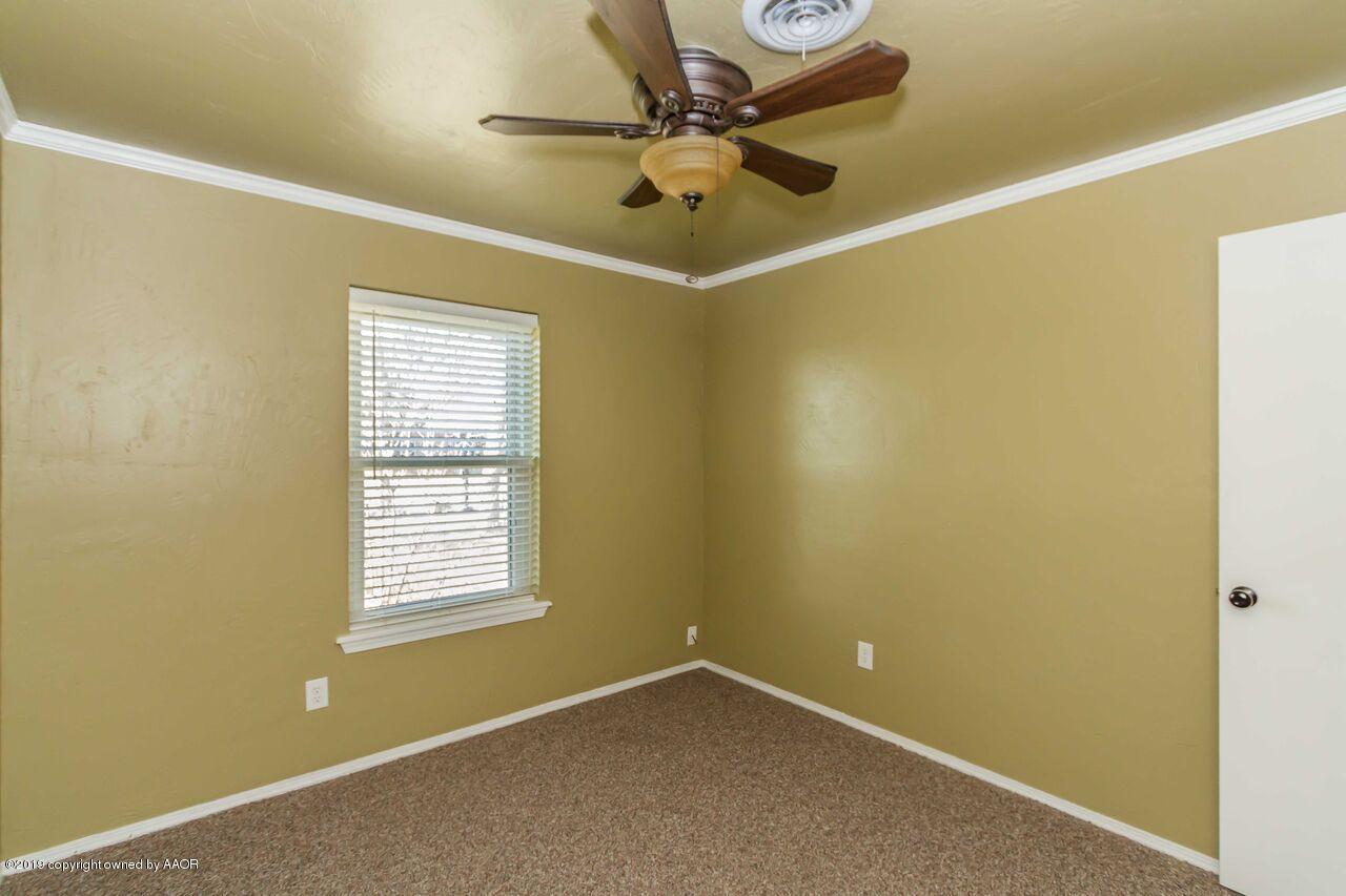 5337 Whitney Lane Amarillo, TX 79110 - Photo 25 of 32 an empty room with a window