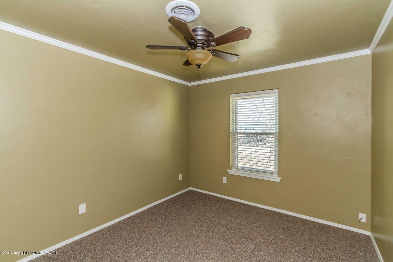 5337 Whitney Lane Amarillo, TX 79110 - Photo 27 of 32 an empty room with a window and a fan