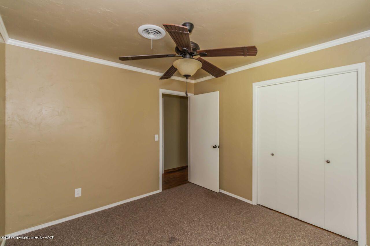 5337 Whitney Lane Amarillo, TX 79110 - Photo 28 of 32 a view of a hallway