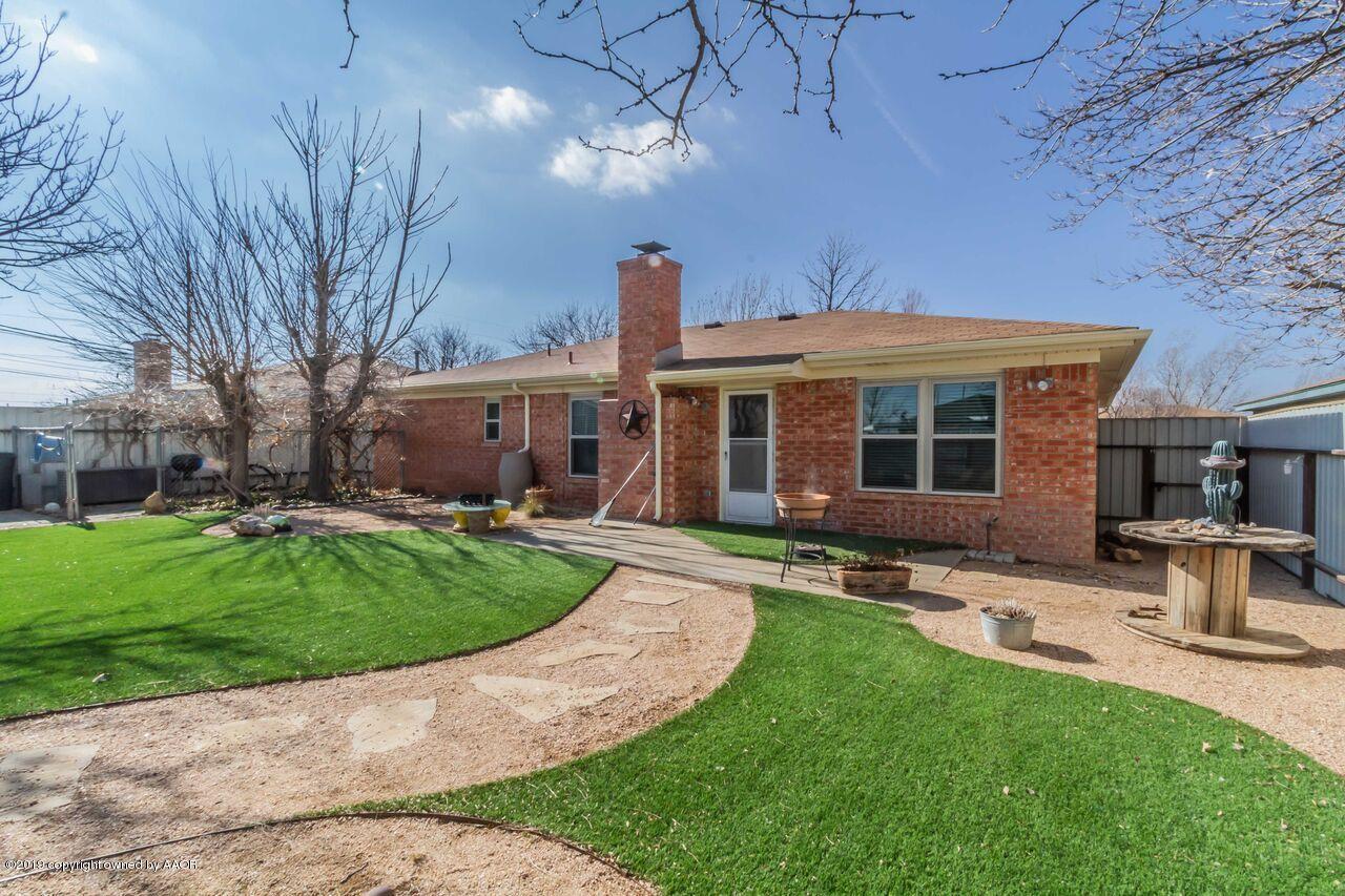 5337 Whitney Lane Amarillo, TX 79110 - Photo 5 of 32 a view of a house with a yard