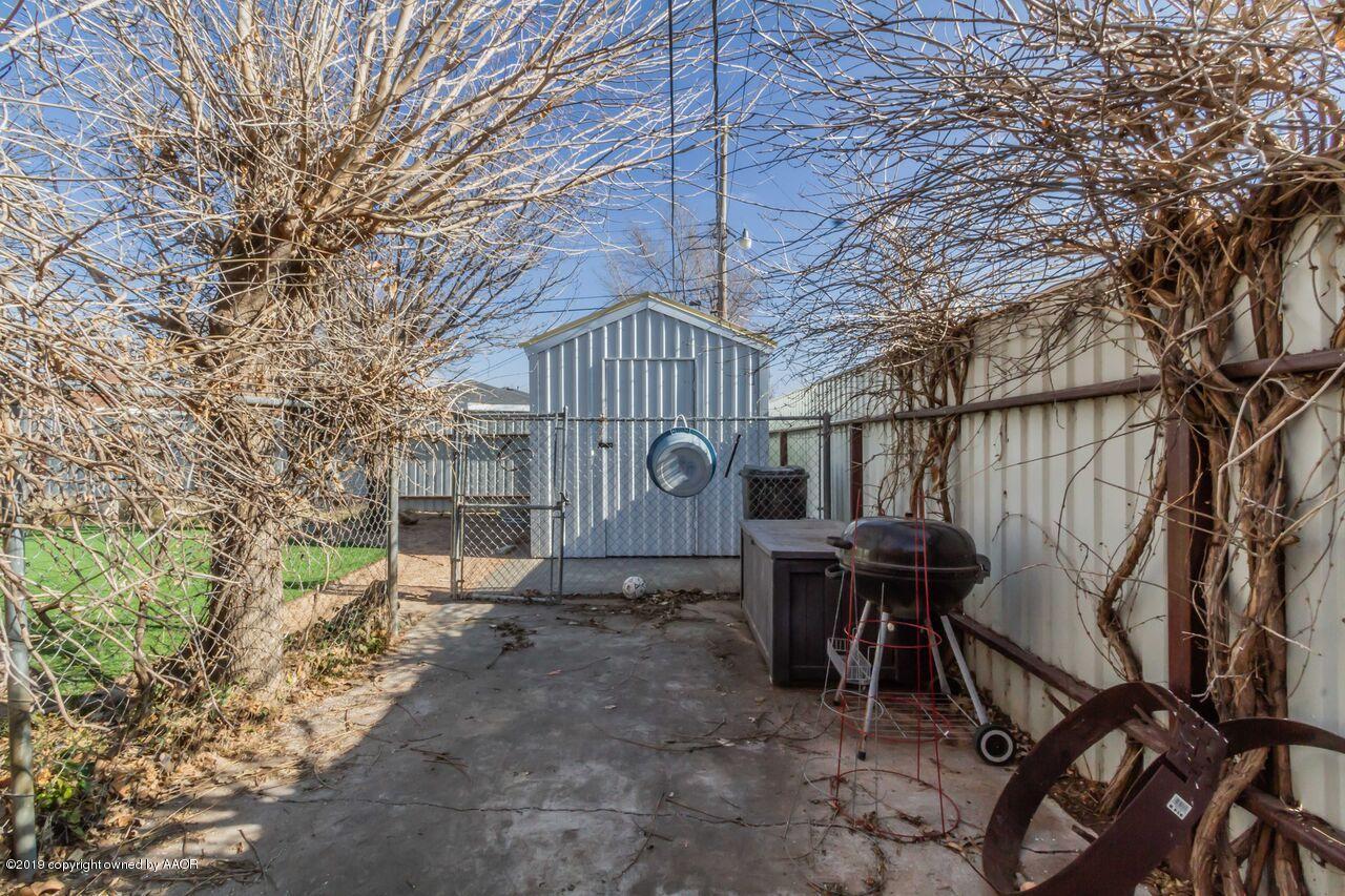 5337 Whitney Lane Amarillo, TX 79110 - Photo 7 of 32 a view of a house with backyard and sitting area