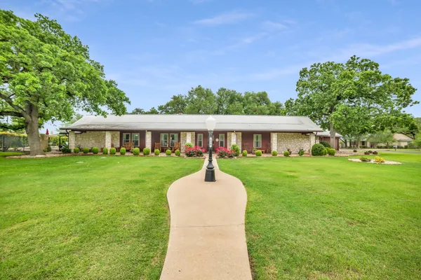 $599,000 | 236 Olde Oak Drive, Georgetown, TX 78633