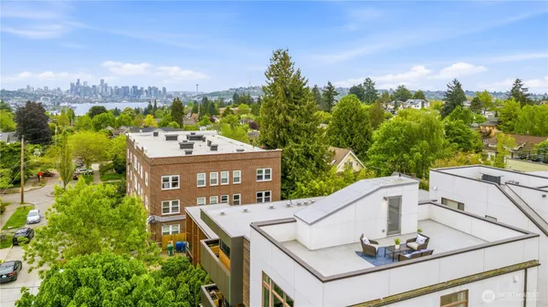 $929,900 | 4419 B Corliss Avenue North, Seattle, WA 98103