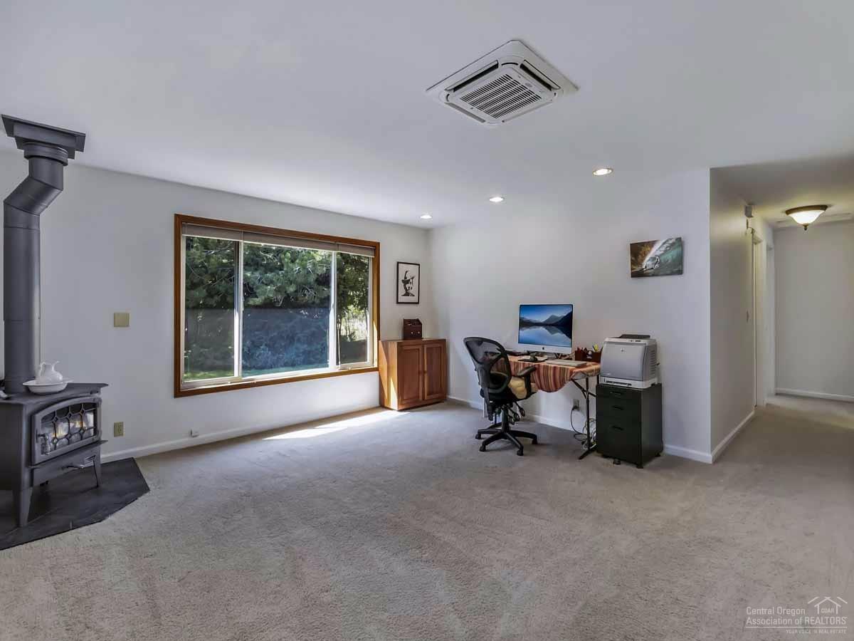 23360 Bear Creek Road Bend, OR 97701 - Photo 7 of 25 Gallery Image 7