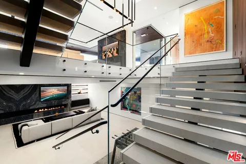 $23,500,000 | 8116 Laurel View Drive, Los Angeles, CA 90069