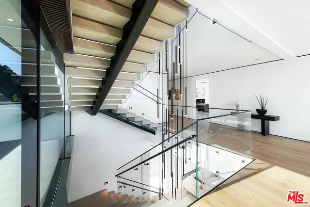 $23,500,000 | 8116 Laurel View Drive, Los Angeles, CA 90069