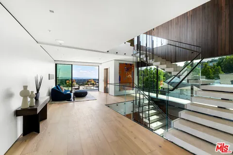 $23,500,000 | 8116 Laurel View Drive, Los Angeles, CA 90069