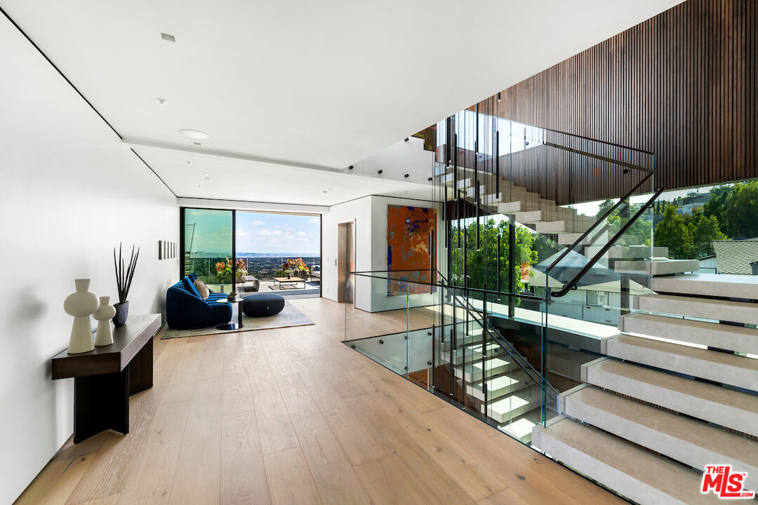 8116 Laurel View Drive Los Angeles, CA 90069 - Photo 24 of 75