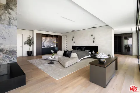 $23,500,000 | 8116 Laurel View Drive, Los Angeles, CA 90069