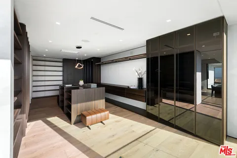 $23,500,000 | 8116 Laurel View Drive, Los Angeles, CA 90069