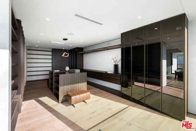 $23,500,000 | 8116 Laurel View Drive, Los Angeles, CA 90069