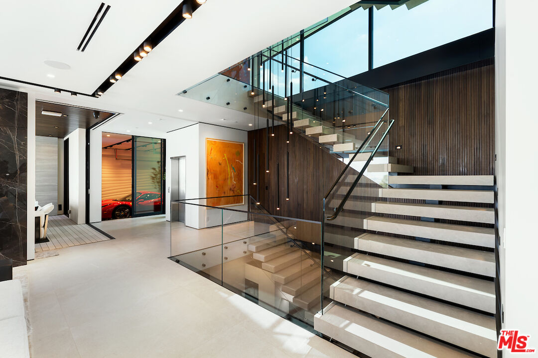 8116 Laurel View Drive Los Angeles, CA 90069 - Photo 4 of 75