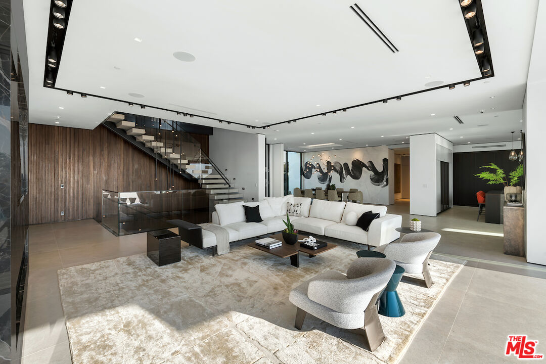 8116 Laurel View Drive Los Angeles, CA 90069 - Photo 8 of 75