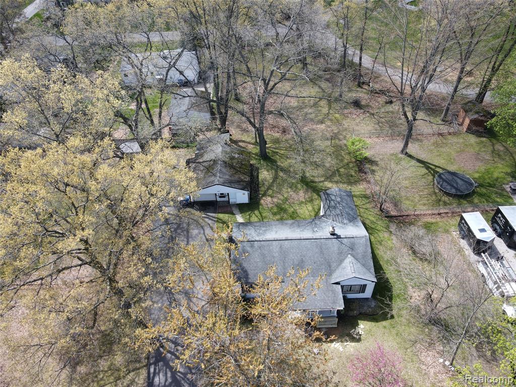 5711 Crescent Road Waterford, MI 48327 - Photo 37 of 39 Gallery Image 37