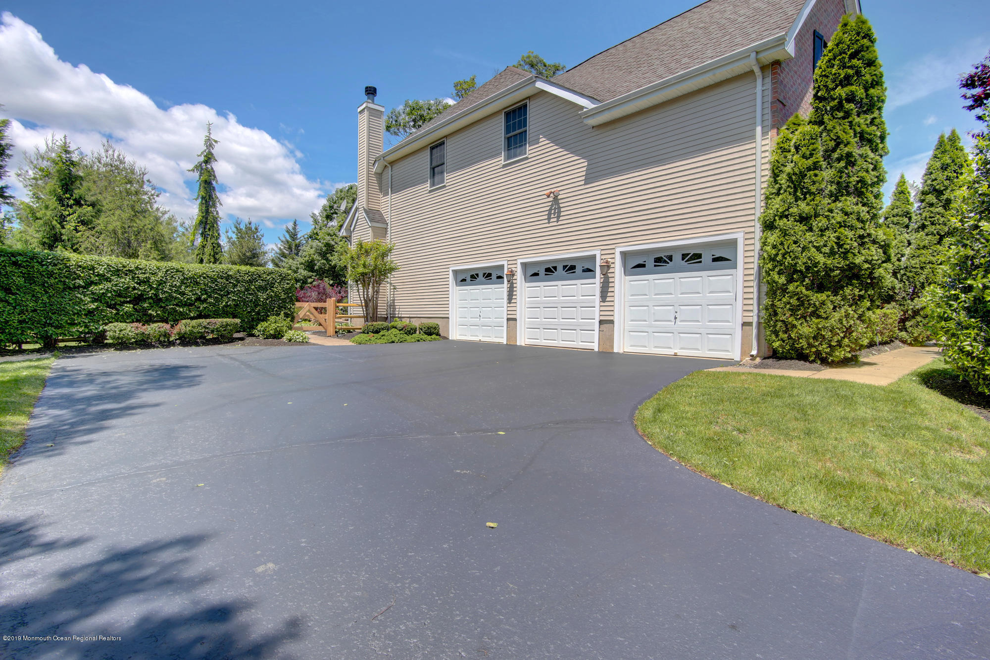 39 Gallant Fox Road Tinton Falls, NJ 07724 - Photo 3 of 34 IMG_7510_1_2_3_4_5_6