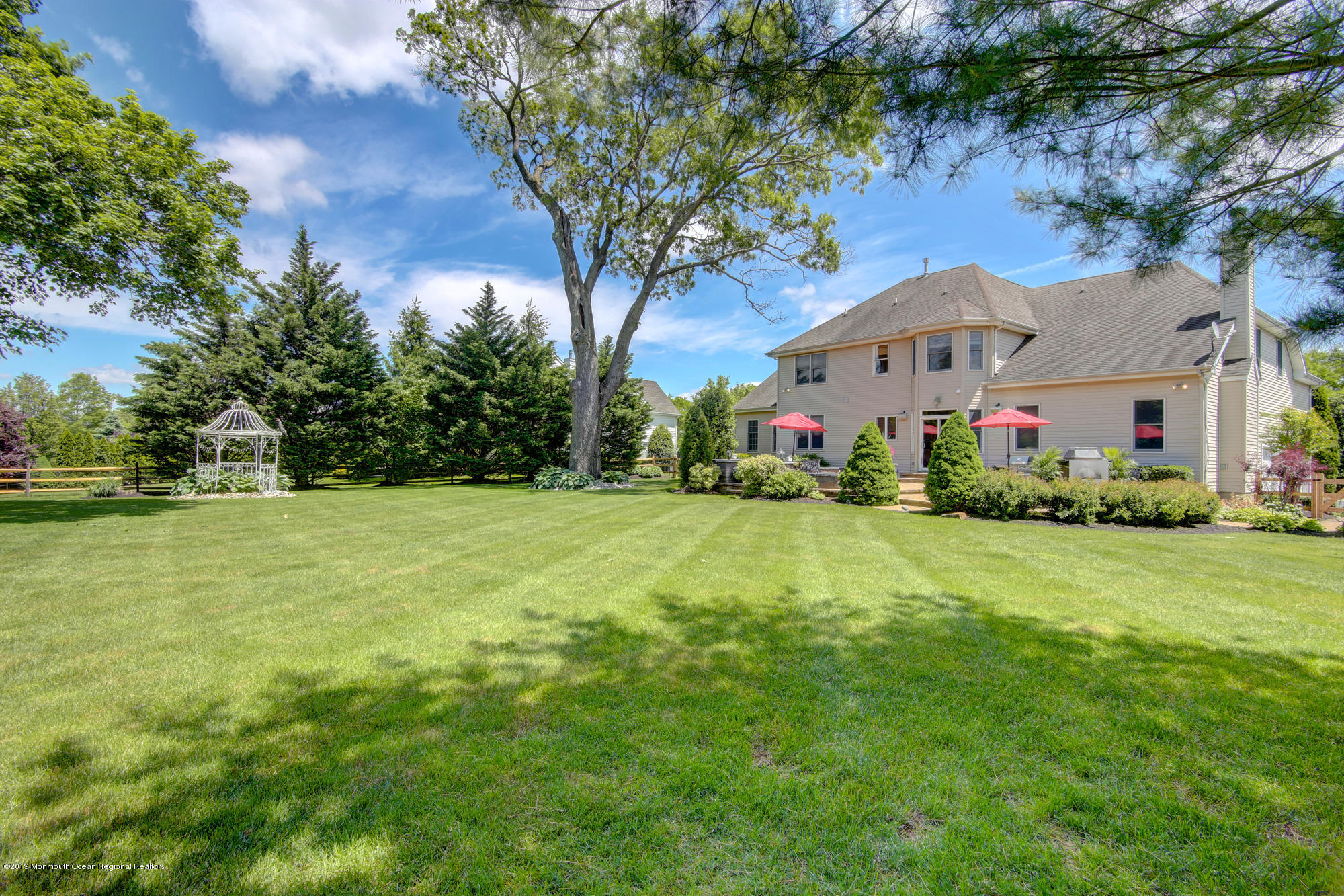 39 Gallant Fox Road Tinton Falls, NJ 07724 - Photo 4 of 34 IMG_7552_3_4_5_6_7_8