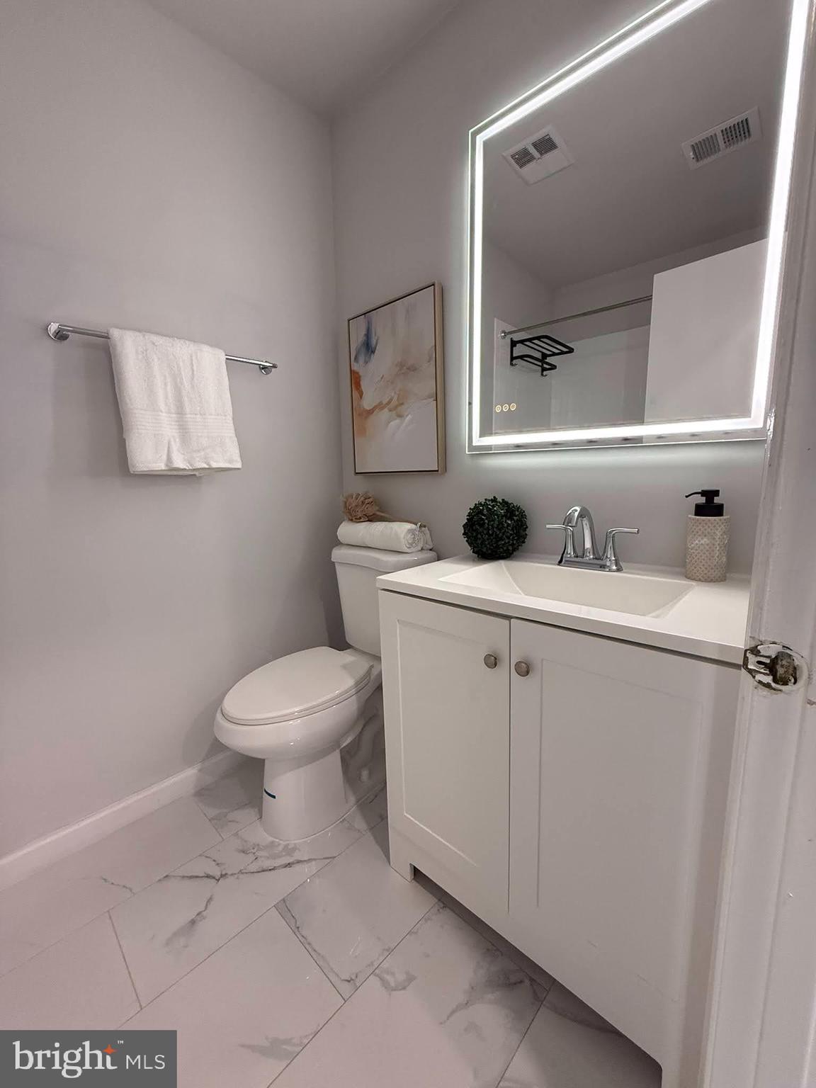 8580 Tyrolean Way Springfield, VA 22153 - Photo 32 of 63 Full bathroom on 3rd floor