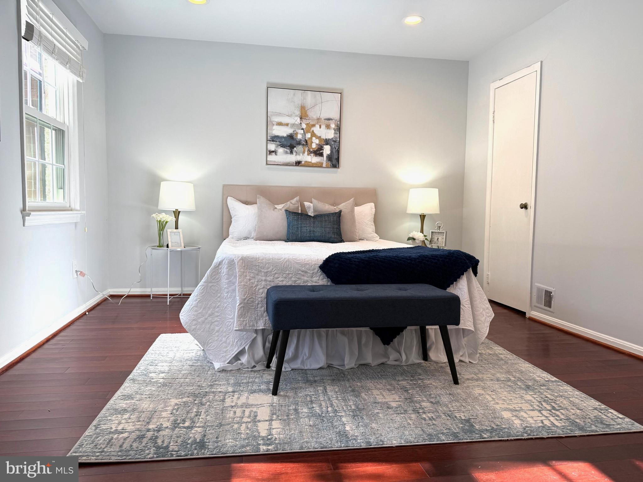8580 Tyrolean Way Springfield, VA 22153 - Photo 60 of 63 a living room with a couch and a rug